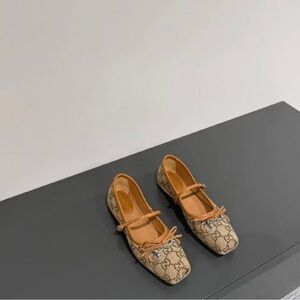 GG Tan and Orange Loafers